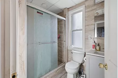 8 Lowell St, Worcester, MA 01603 - Photo 15