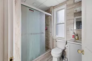 8 Lowell St, Worcester, MA 01603 - Photo 15