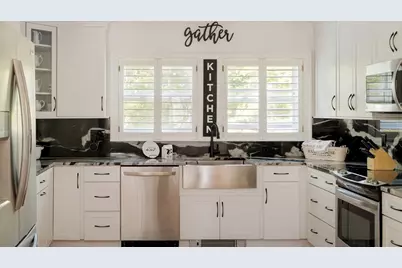 106 Elm St, Stoneham, MA 02180 - Photo 5