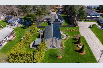 35 Avery St, New Bedford, MA 02745 - Photo 3