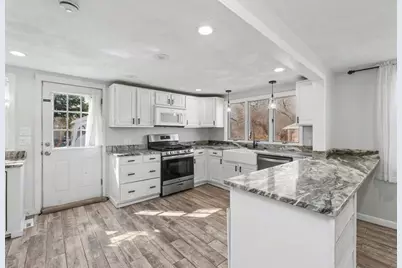 16 Meadowbank Rd, Billerica, MA 01821 - Photo 3