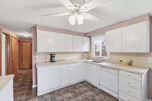 111 Woodlawn St, Chicopee, MA 01020 - Photo 13