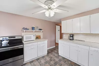 111 Woodlawn St, Chicopee, MA 01020 - Photo 15