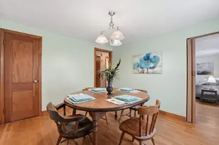 111 Woodlawn St, Chicopee, MA 01020 - Photo 9