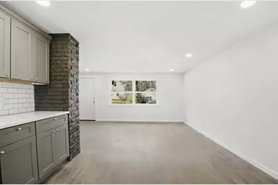 92 Summer St, Brockton, MA 02302 - Photo 5