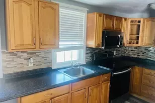 32 Newcomb Pl, Taunton, MA 02780 - Photo 3