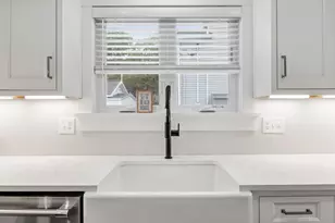 24 Cove St, Wareham, MA 02558 - Photo 5