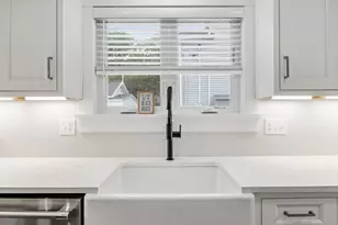24 Cove St, Wareham, MA 02558 - Photo 5