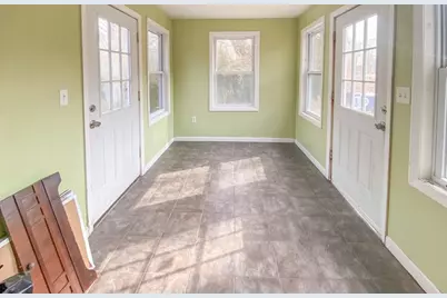 8 Sullivan Place, Millbury, MA 01527 - Photo 5