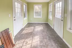 8 Sullivan Pl, Millbury, MA 01527 - Photo 5