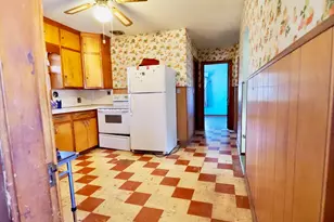 52 Marguerite St, Chicopee, MA 01020 - Photo 3