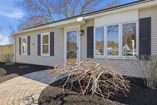 534 Hogg Memorial Dr, Whitman, MA 02382 - Photo 3