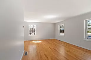 27 Pine St, Pepperell, MA 01463 - Photo 9