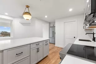 32 Beacon St, Gloucester, MA 01930 - Photo 9