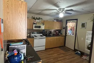 27 Pleasant St, Templeton, MA 01468 - Photo 5