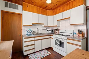 35 Eustis St, Cambridge, MA 02140 - Photo 9