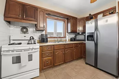 47 Stockton St, Fall River, MA 02721 - Photo 3