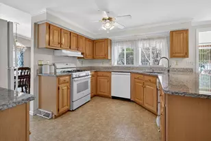 89 Trailwood Dr, Bridgewater, MA 02324 - Photo 7