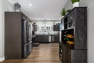 8 Tea Party Dr, Uxbridge, MA 01569 - Photo 3