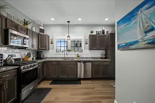 8 Tea Party Dr, Uxbridge, MA 01569 - Photo 5