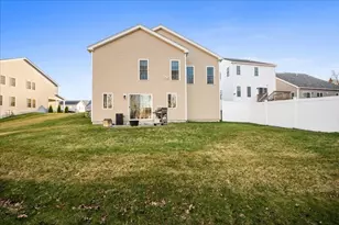 8 Tea Party Dr, Uxbridge, MA 01569 - Photo 35