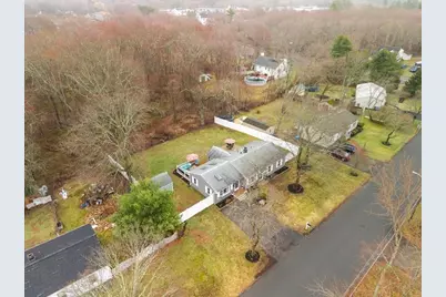 27 Hogg Memorial Dr, Whitman, MA 02382 - Photo 3