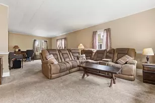 513 Maple St, Danvers, MA 01923 - Photo 9