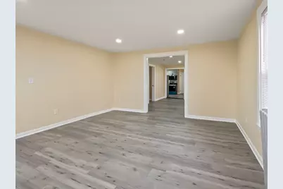 207 Hamilton St, Southbridge, MA 01550 - Photo 17