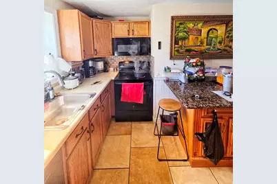 3 Maple Crest Cir #B, Holyoke, MA 01040 - Photo 3