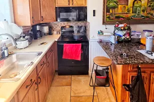 3 Maple Crest Cir, Holyoke, MA 01040 - Photo 3