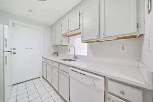 60r Gibson St, Boston, MA 02122 - Photo 9