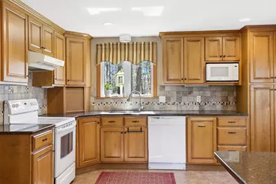 254 Handy St, Attleboro, MA 02702 - Photo 9