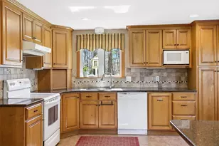 254 Handy St, Attleboro, MA 02702 - Photo 9