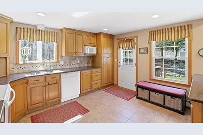 254 Handy St, Attleboro, MA 02702 - Photo 11