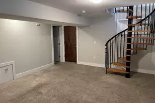 2 Humboldt Pl, Boston, MA 02127 - Photo 17