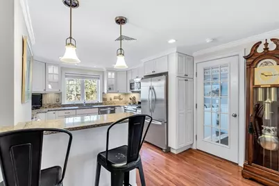 70 Lakeview Ave, Falmouth, MA 02540 - Photo 15