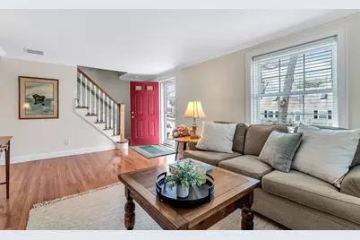 70 Lakeview Ave, Falmouth, MA 02540 - Photo 11