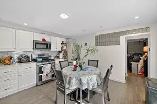 12 Cottage Pl, Boston, MA 02136 - Photo 9