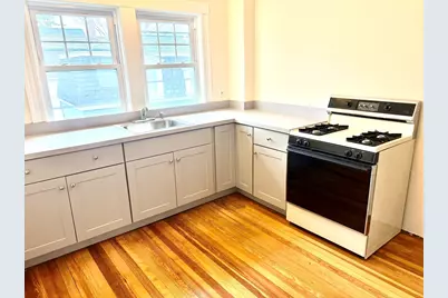 6 Walnut St #2, Wakefield, MA 01880 - Photo 3