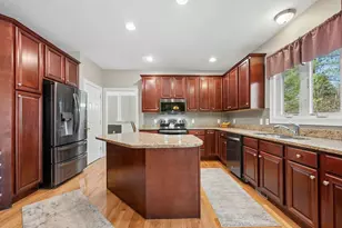 320 Lincoln Cir, Northbridge, MA 01534 - Photo 11