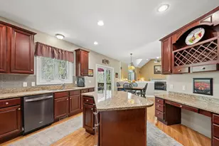 320 Lincoln Cir, Northbridge, MA 01534 - Photo 9