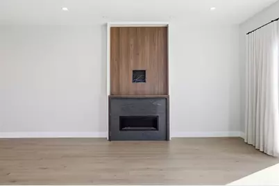 407 E 7th St #2, Boston, MA 02127 - Photo 31