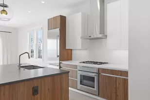 407 E 7th St, Boston, MA 02127 - Photo 23