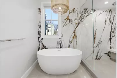 407 E 7th St #2, Boston, MA 02127 - Photo 11