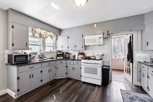 21 Burnap St, Fitchburg, MA 01420 - Photo 9