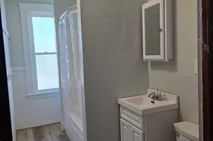 2 Hillside St 3rd Fl, Worcester, MA 01610 - Photo 9