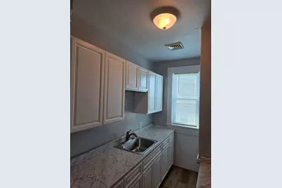 2 Hillside St, 3rd Fl #-, Worcester, MA 01610 - Photo 3