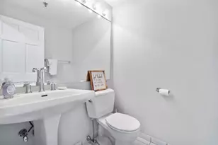 390 Commonwealth Ave, Boston, MA 02215 - Photo 13