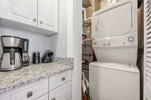 627 E 6th St, Boston, MA 02127 - Photo 7