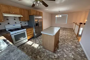 107 Apple Creek Ln, Fall River, MA 02720 - Photo 3